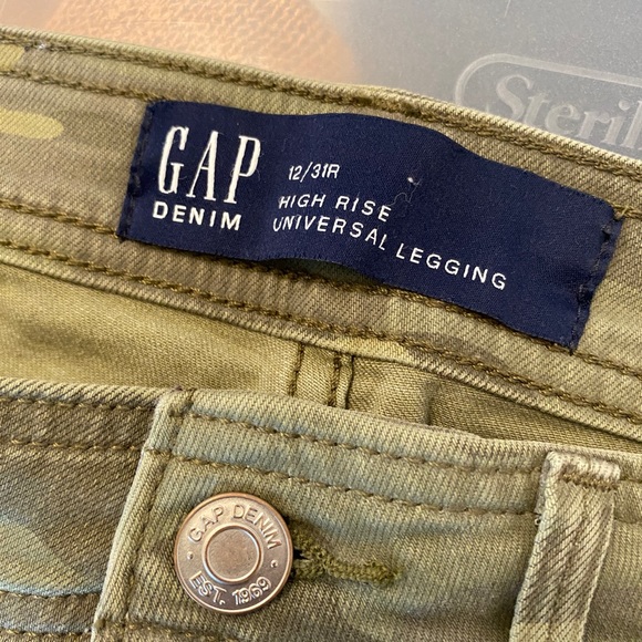 GAP 1969 High Rise Universal Camo Legging - Women’s Size 12/31R - Picture 3 of 4